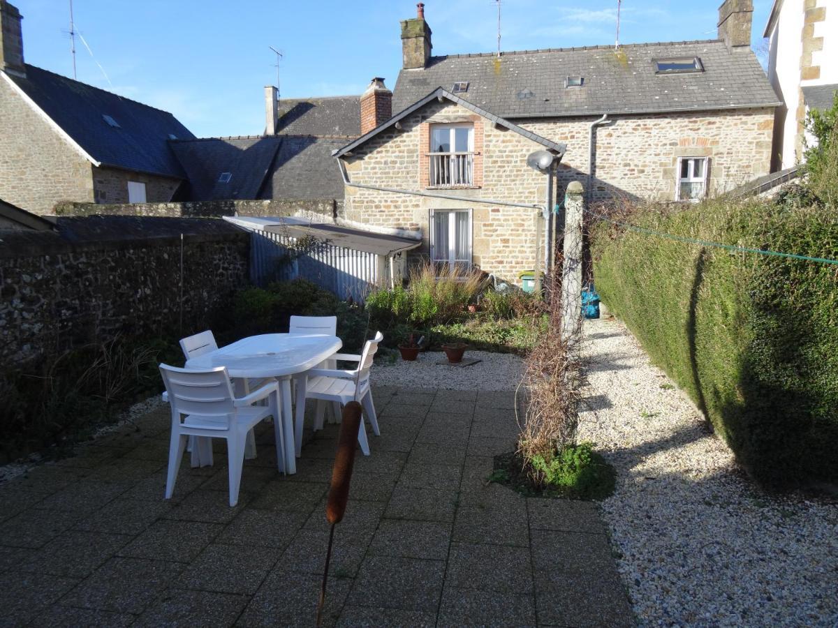 Charming French Cottage-Gite In The Heart Of Quiet Gorron Экстерьер фото